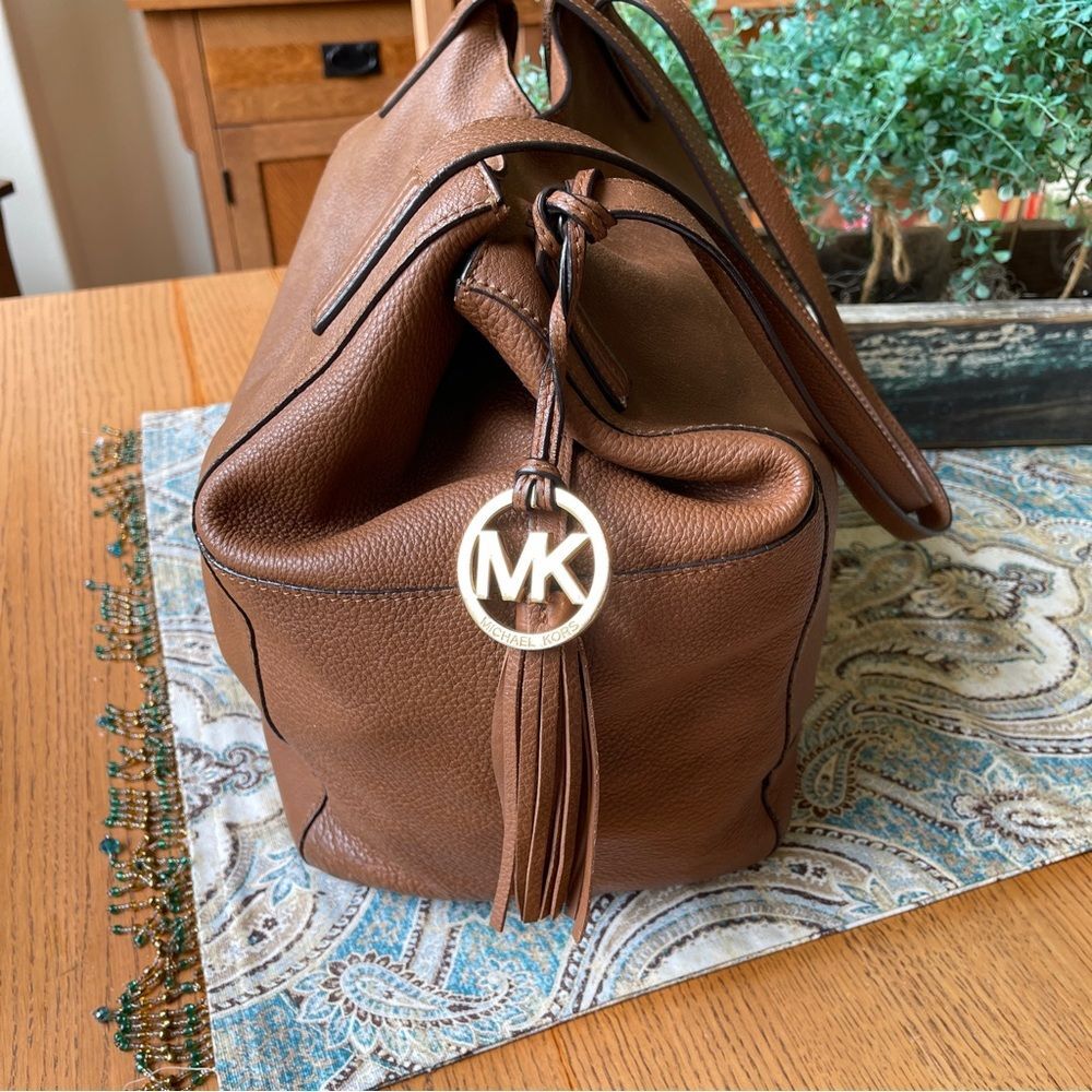 Michael Kors Ashbury Large Leather Tote Bucket Bag Camel Gold Tone Tassel - Picture 5 of 15